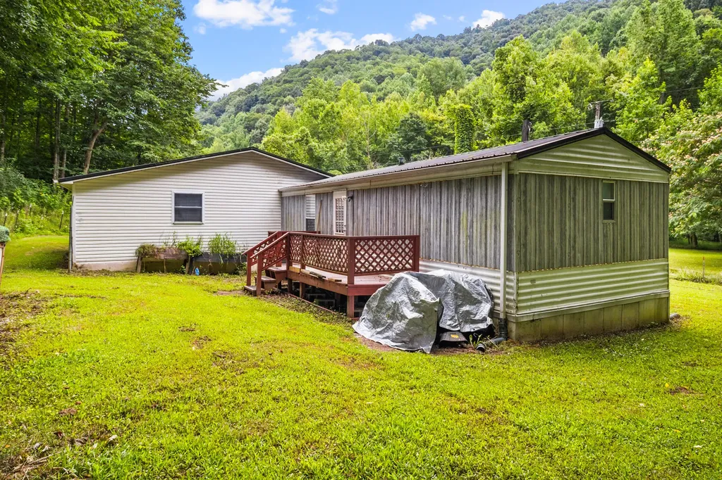 501 Left Fork Moore Creek Road Fourmile KY 40939