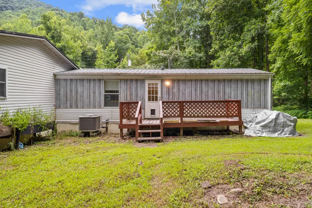 501 Left Fork Moore Creek Road Fourmile KY 40939