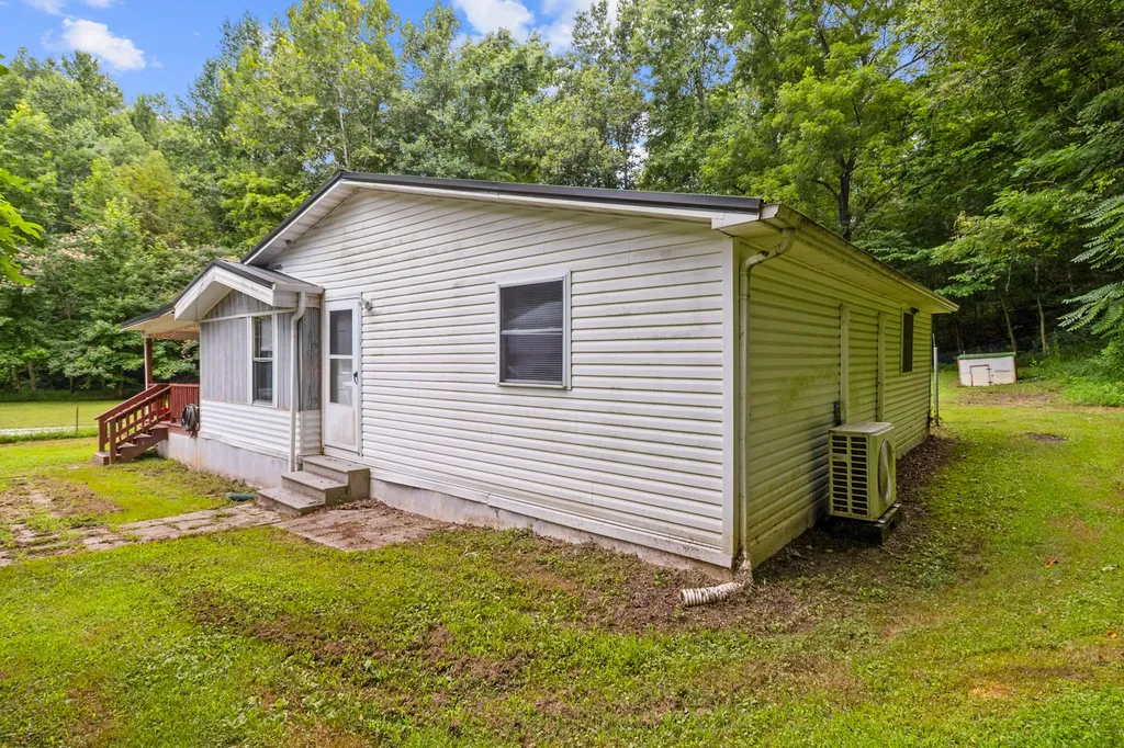 501 Left Fork Moore Creek Road Fourmile KY 40939