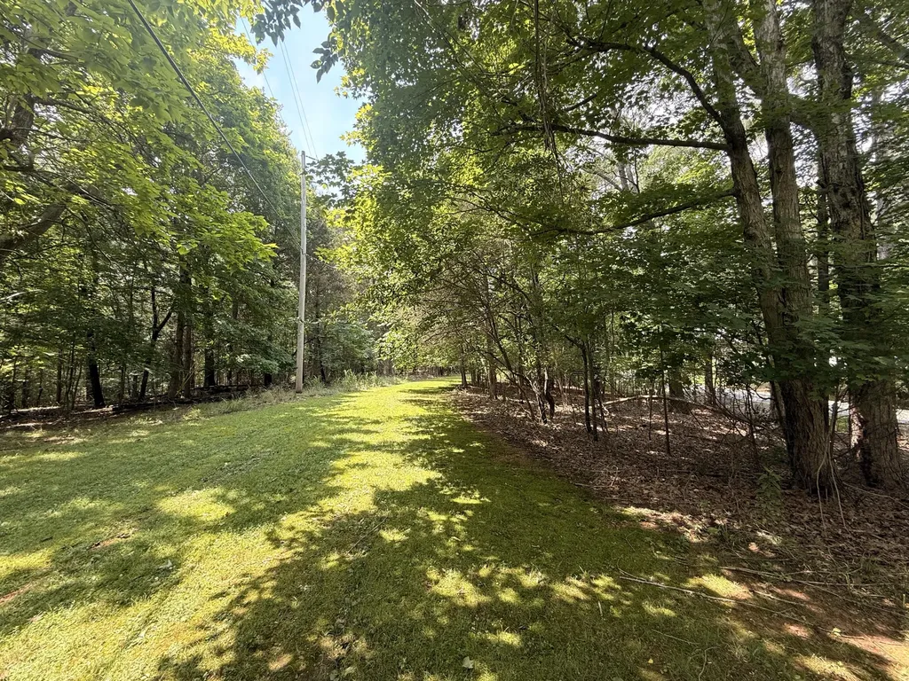 Map #61-0a-01-025 -028 Lakeview Club Road Gilbertsville KY 42044