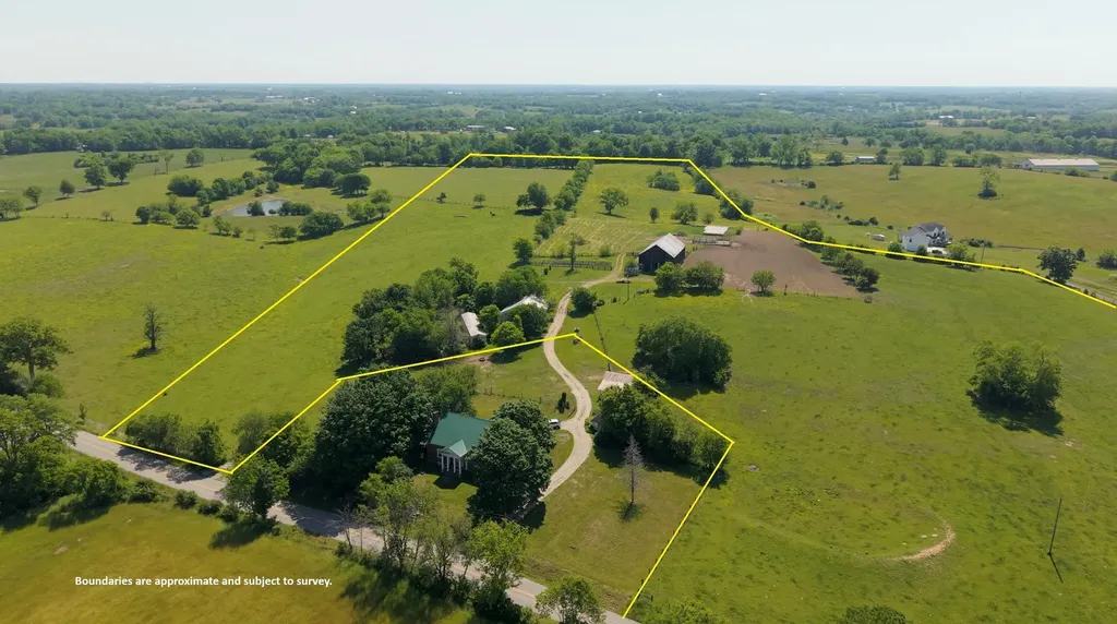 6236 Mccowans Ferry Road Versailles KY 40383