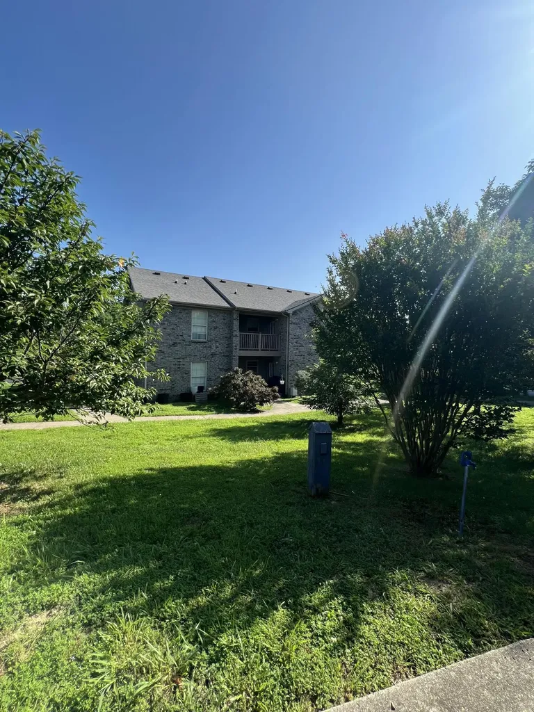 502-632 502-632 Nandino Cir Circle Berea KY 40403
