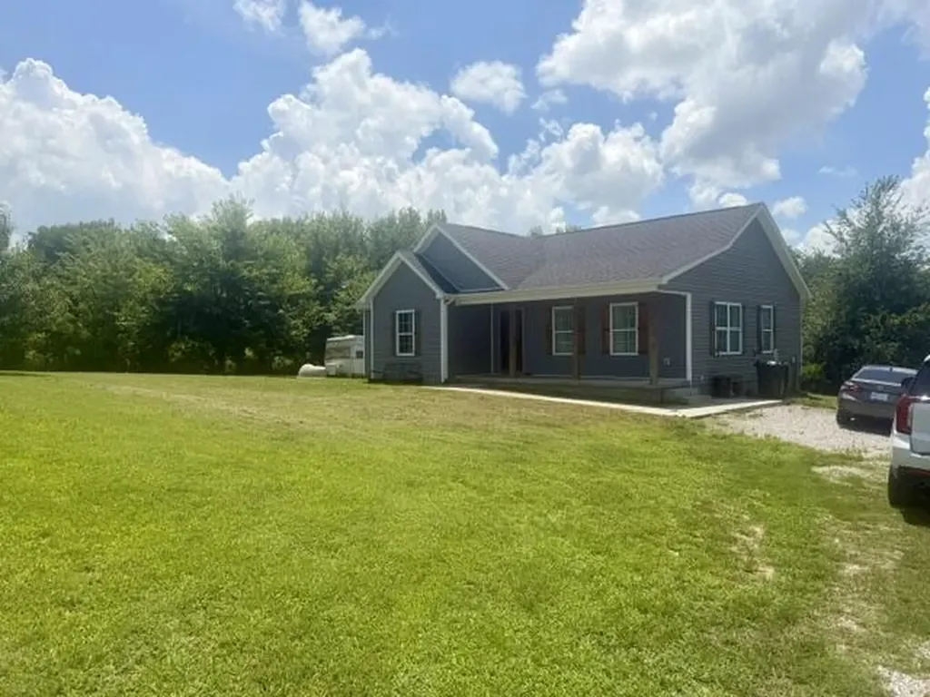 129 Terry Bastin Road Hardyville KY 42746
