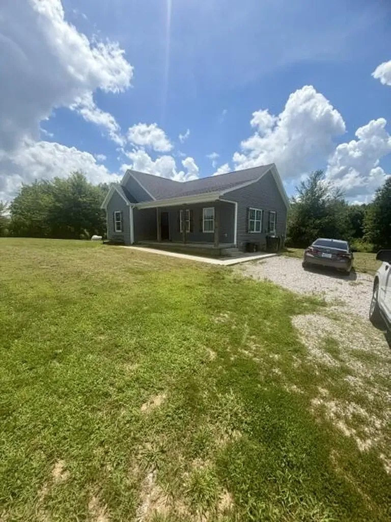 129 Terry Bastin Road Hardyville KY 42746