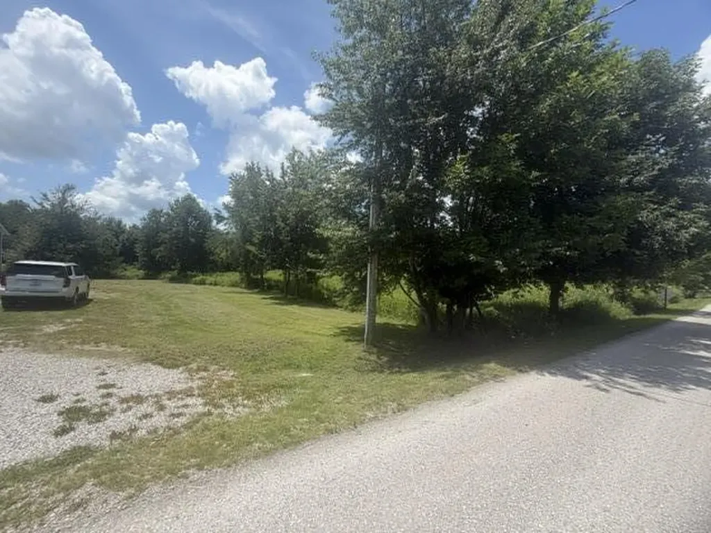 129 Terry Bastin Road Hardyville KY 42746