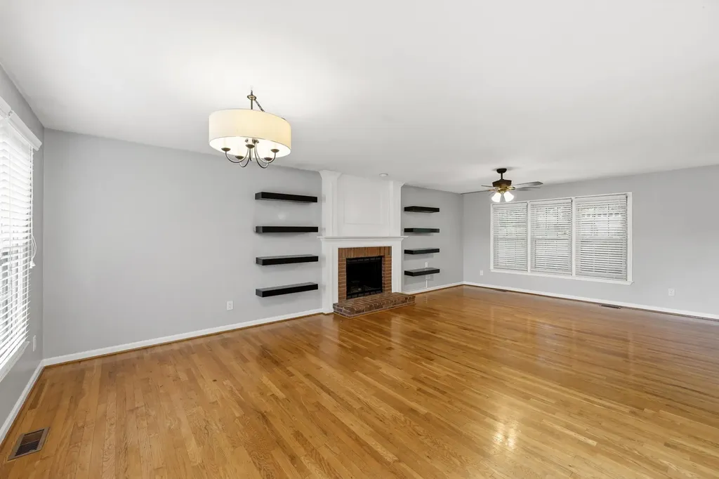 1122 Rockbridge Road Lexington KY 40515