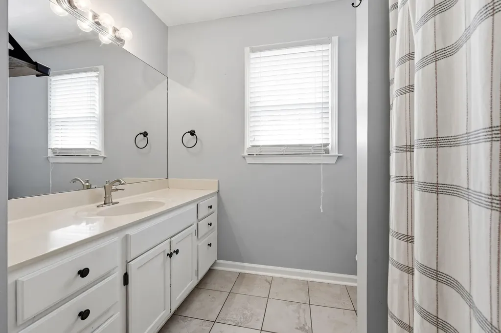 1122 Rockbridge Road Lexington KY 40515