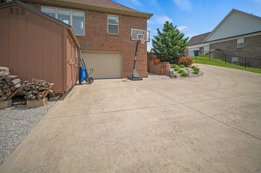 367 Natures Valley Drive Somerset KY 42503