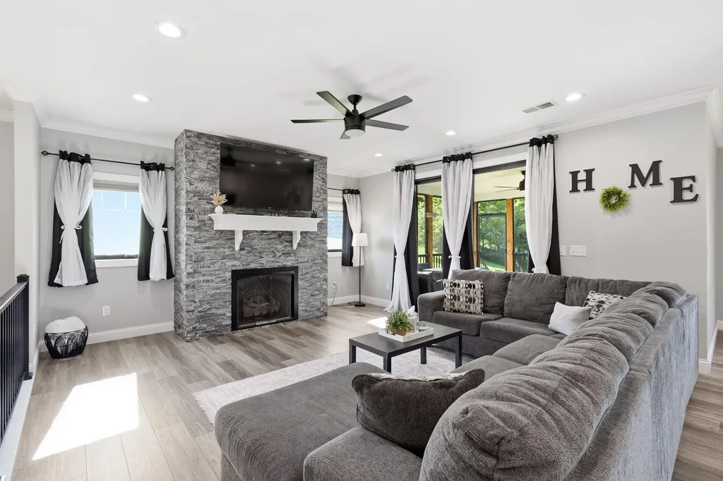 975 Lakeside Drive Lancaster KY 40444