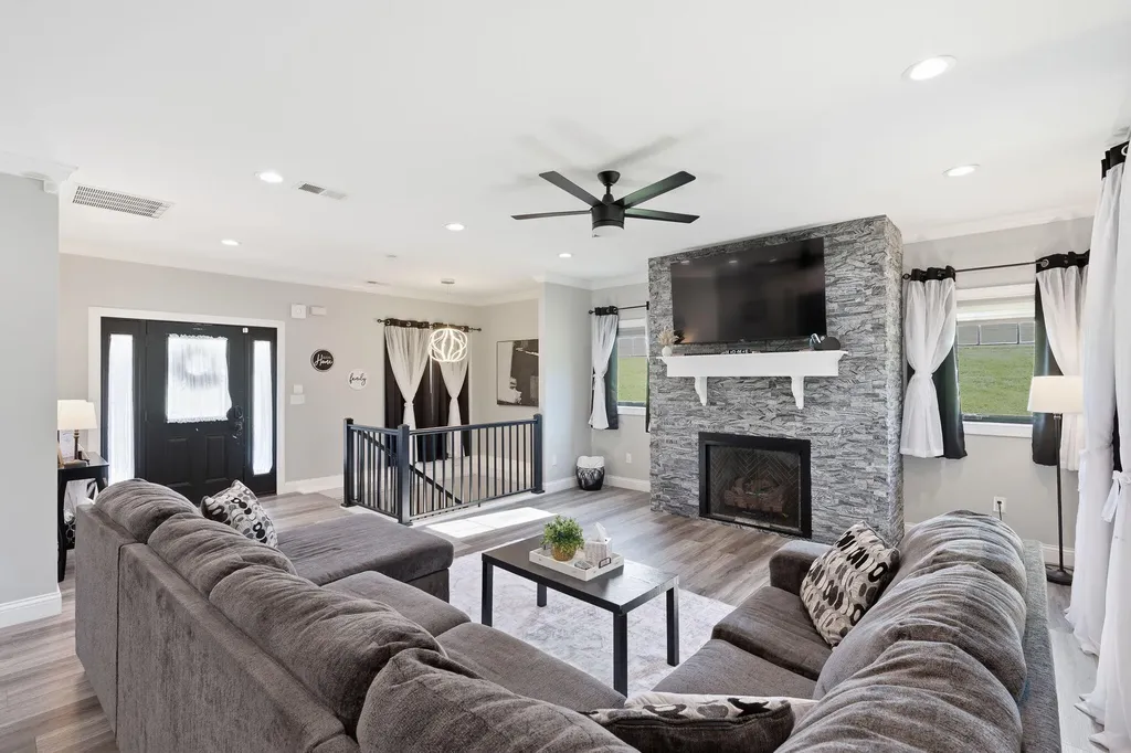975 Lakeside Drive Lancaster KY 40444