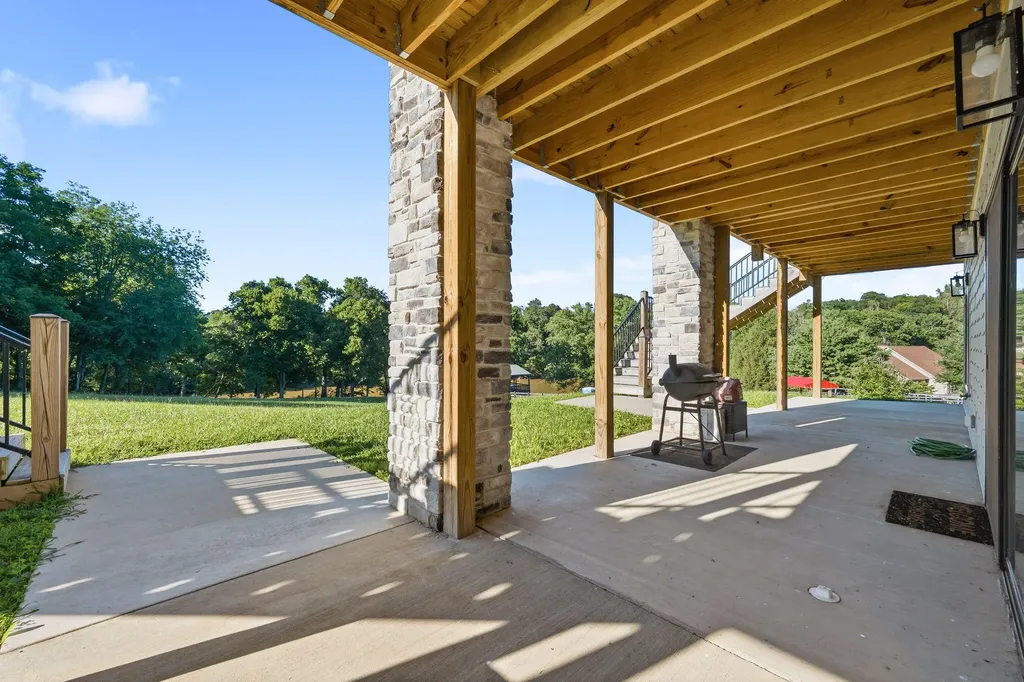 975 Lakeside Drive Lancaster KY 40444