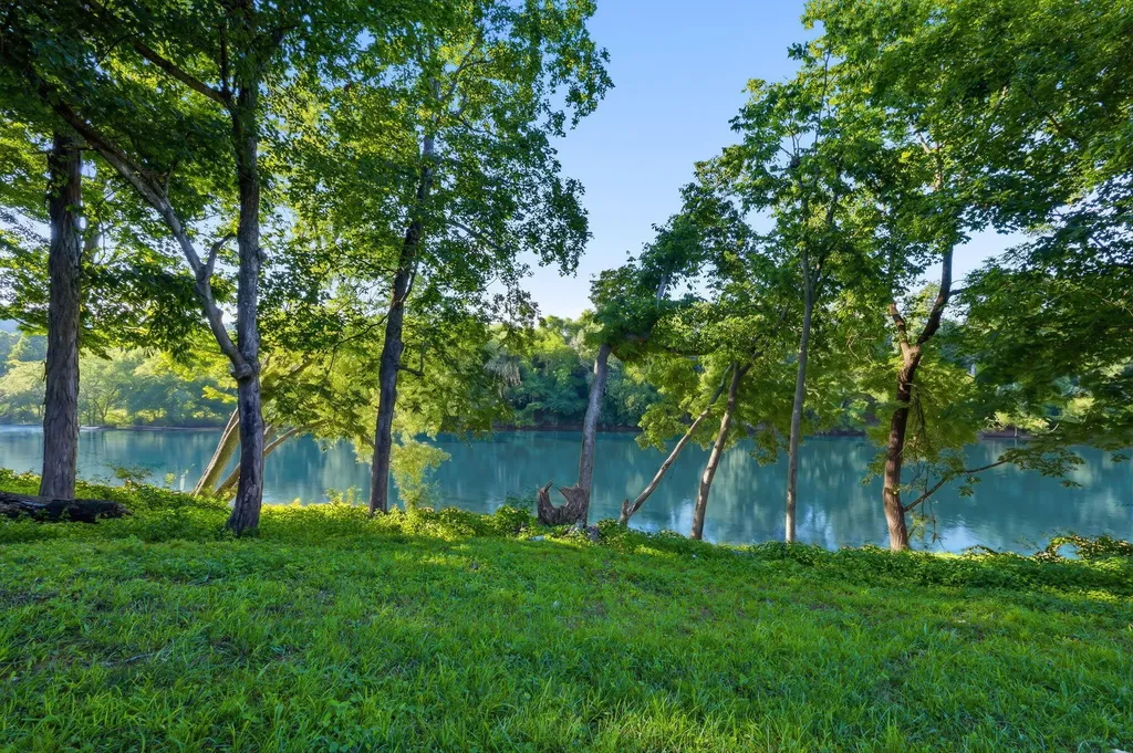 975 Lakeside Drive Lancaster KY 40444
