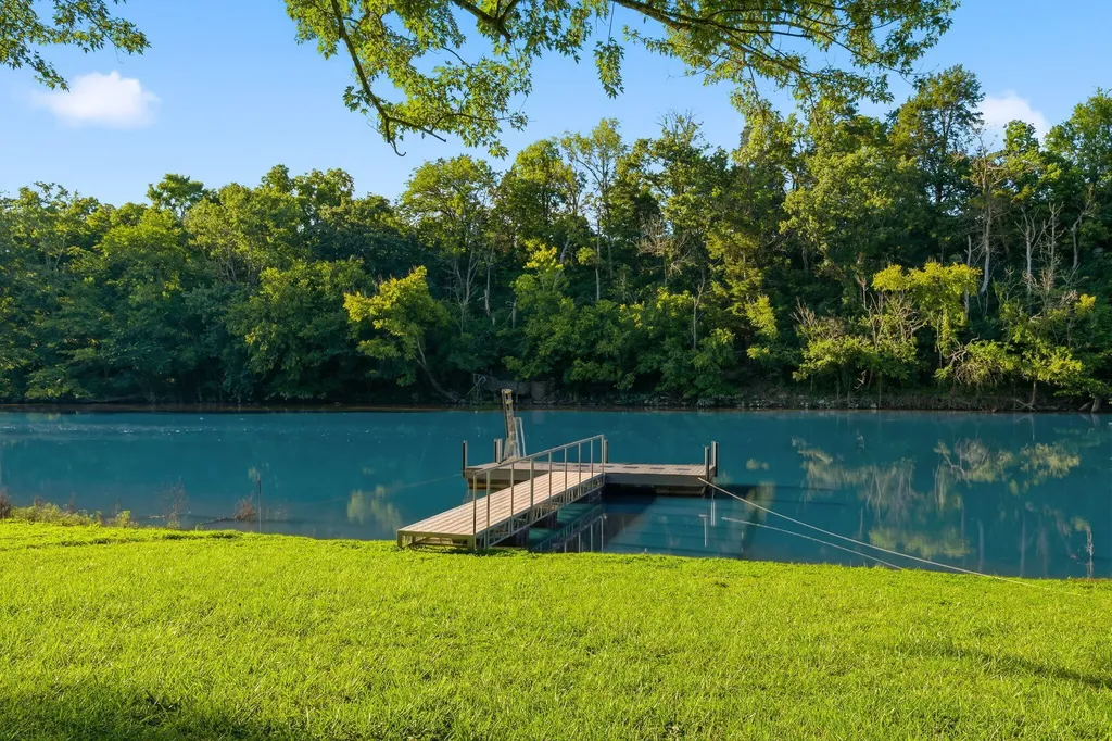 975 Lakeside Drive Lancaster KY 40444