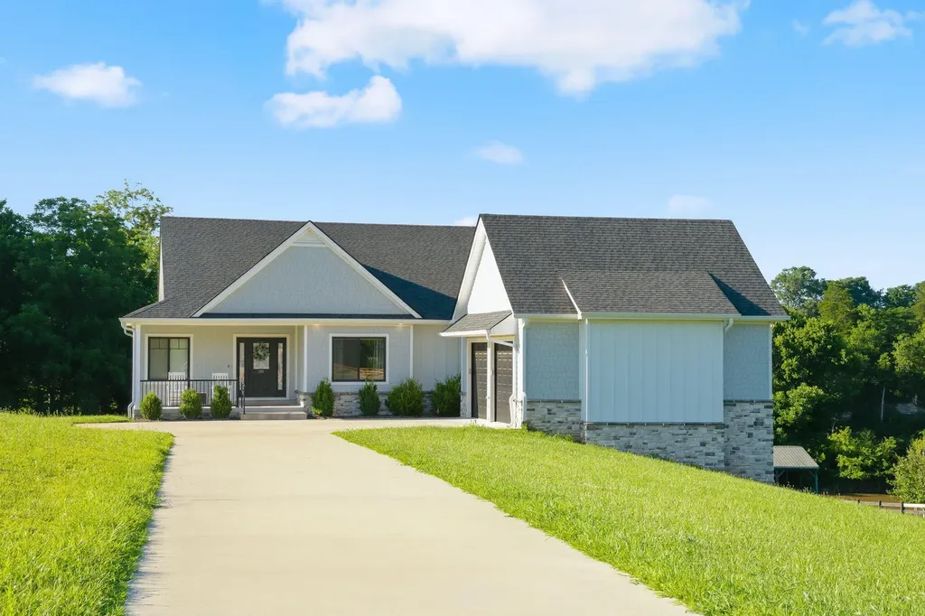 975 Lakeside Drive Lancaster KY 40444