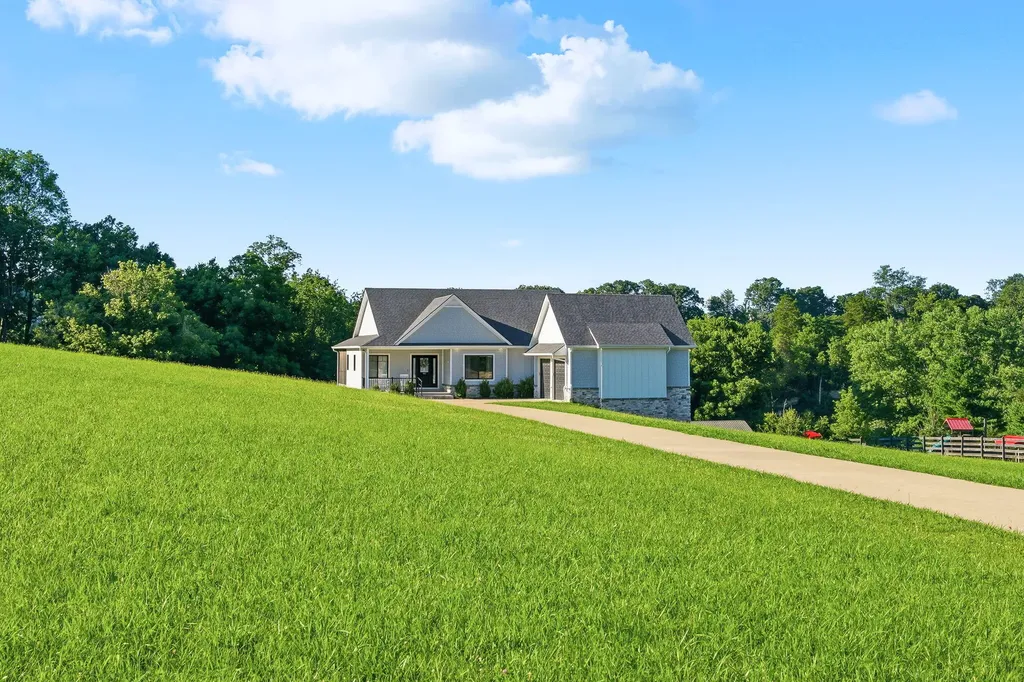 975 Lakeside Drive Lancaster KY 40444