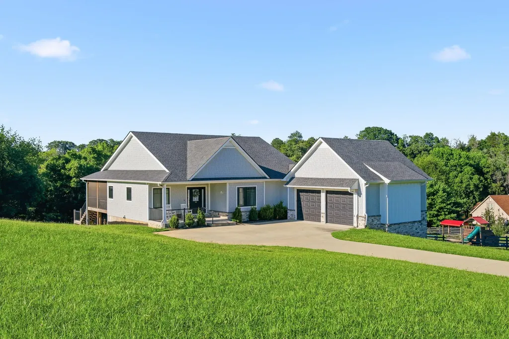 975 Lakeside Drive Lancaster KY 40444