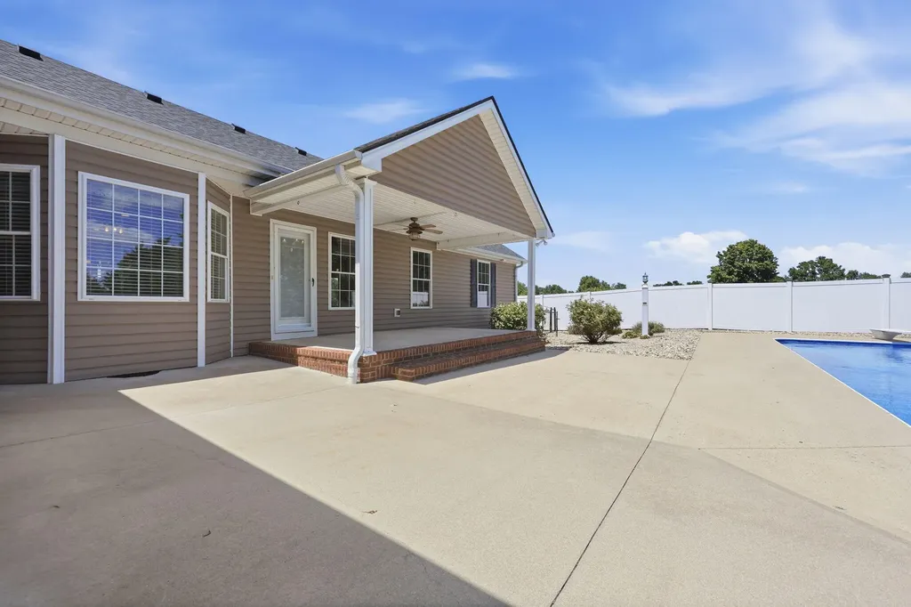 693 Swope Lane Lancaster KY 40444