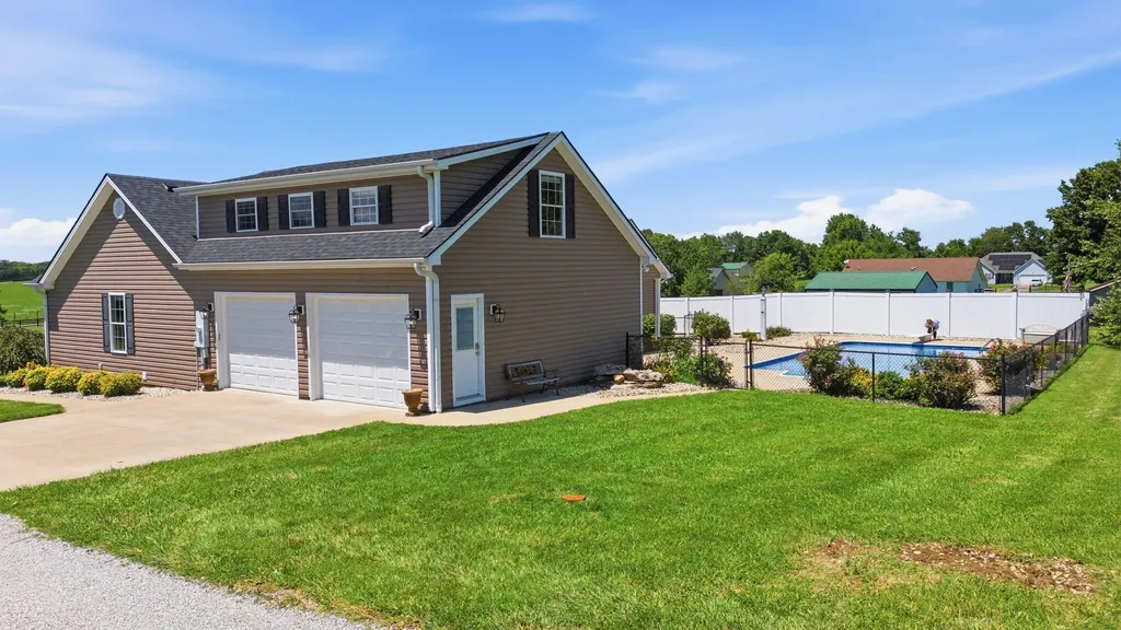 693 Swope Lane Lancaster KY 40444