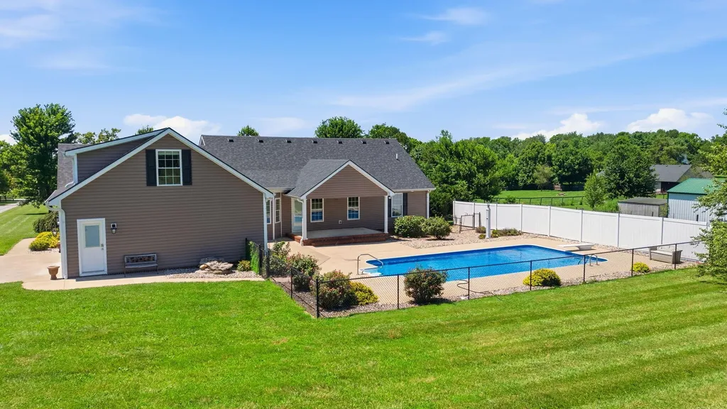 693 Swope Lane Lancaster KY 40444