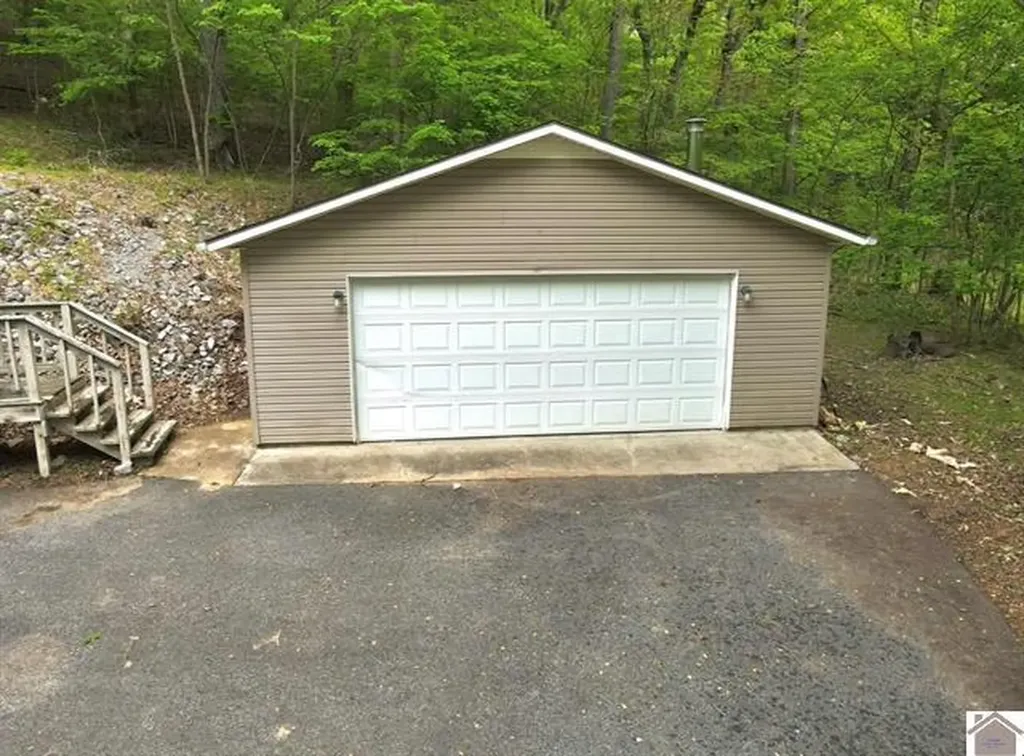 40 Oriole Drive Eddyville KY 42038