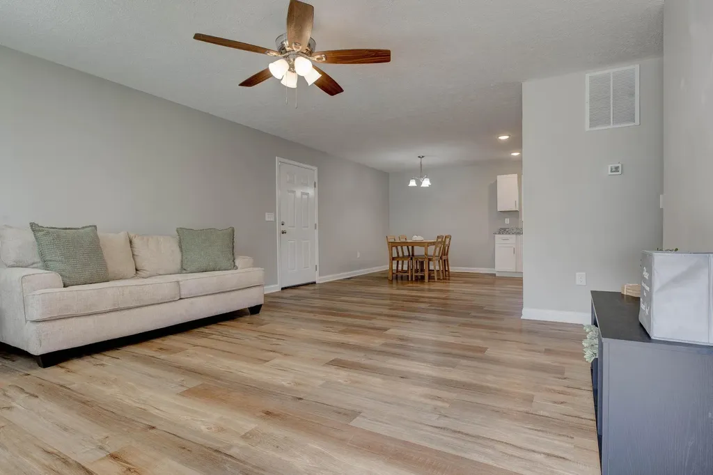 30 Hughes Avenue Winchester KY 40391