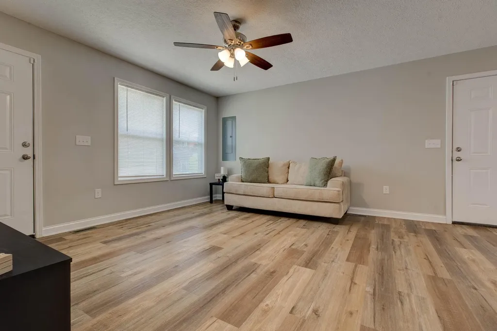 30 Hughes Avenue Winchester KY 40391
