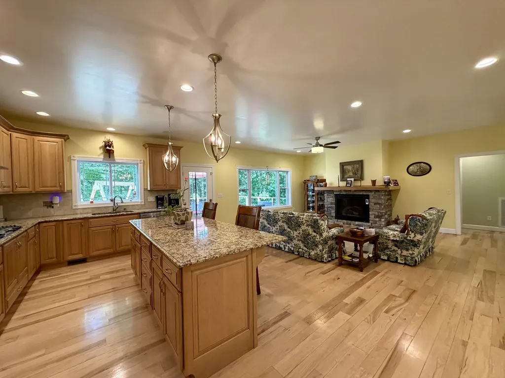 172 Periwinkle Hill Road Cadiz KY 42211