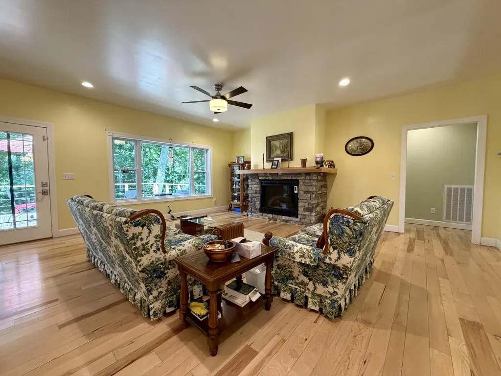 172 Periwinkle Hill Road Cadiz KY 42211