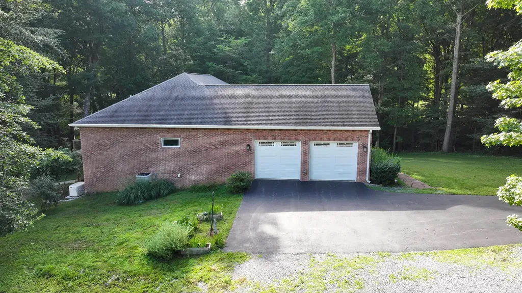 172 Periwinkle Hill Road Cadiz KY 42211
