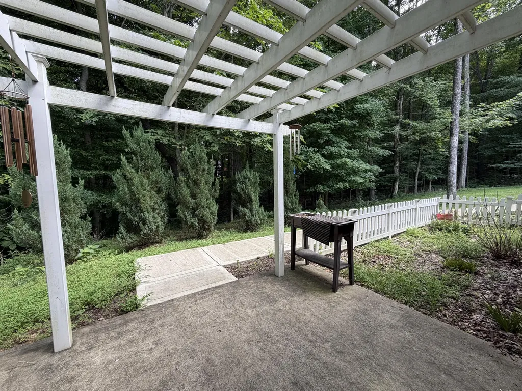 172 Periwinkle Hill Road Cadiz KY 42211