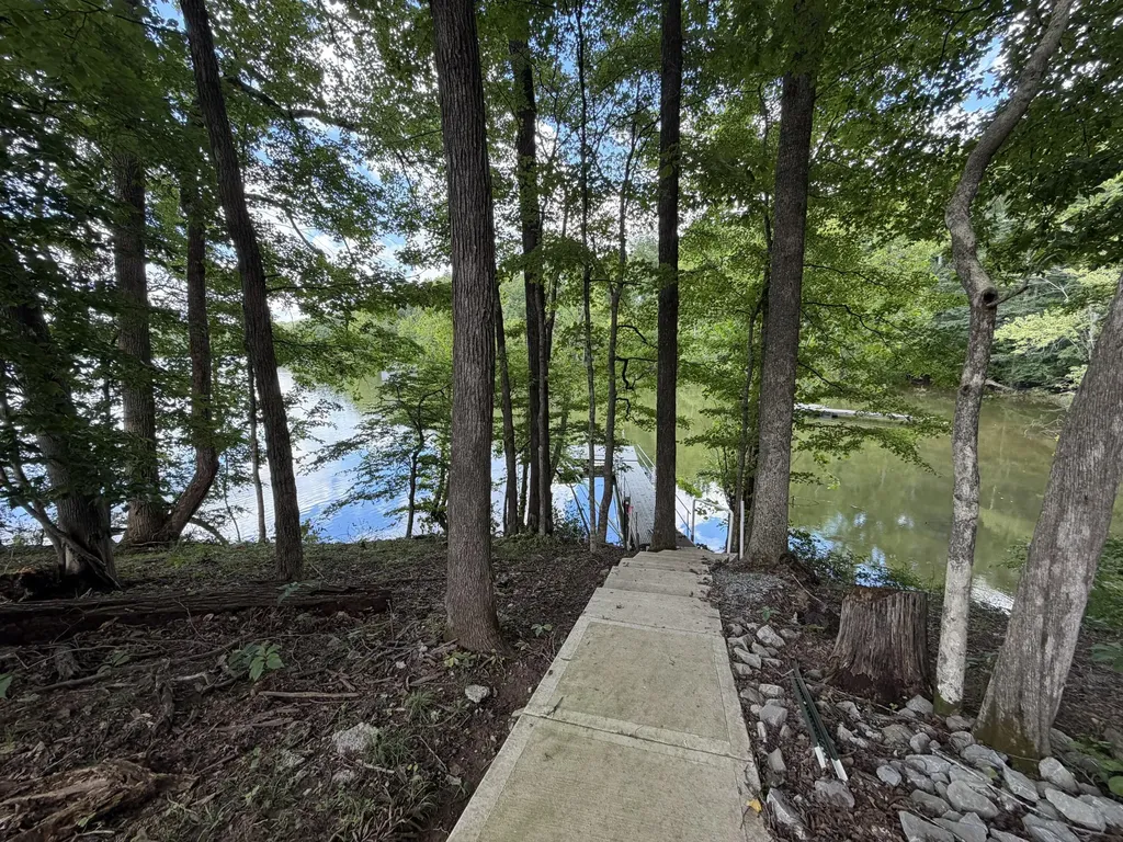 172 Periwinkle Hill Road Cadiz KY 42211