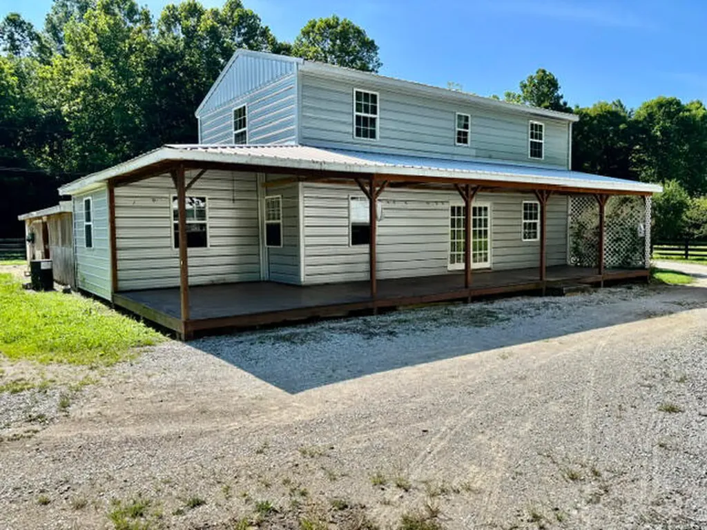 305 Pond Lick Road Annville KY 40402