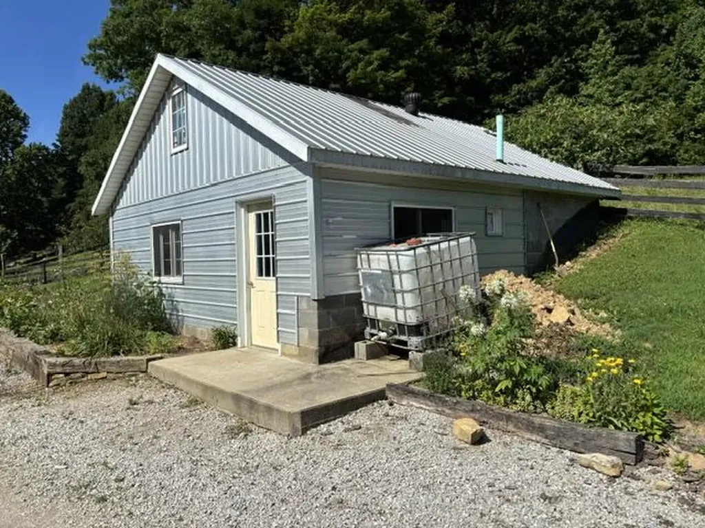 305 Pond Lick Road Annville KY 40402