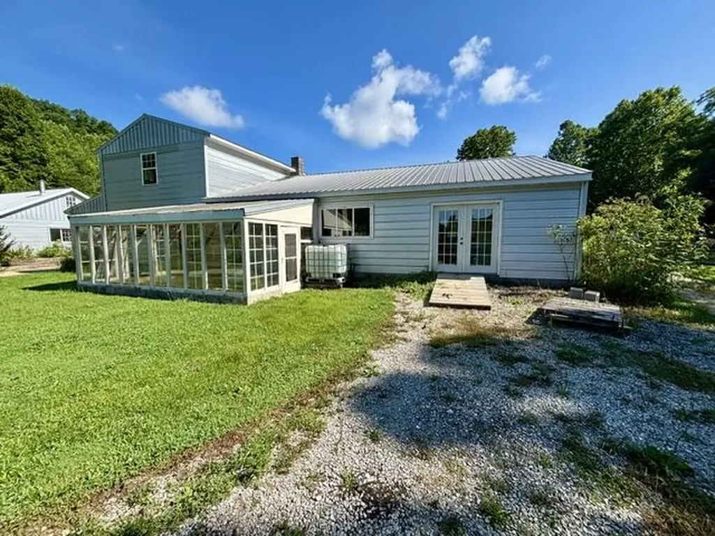 305 Pond Lick Road Annville KY 40402