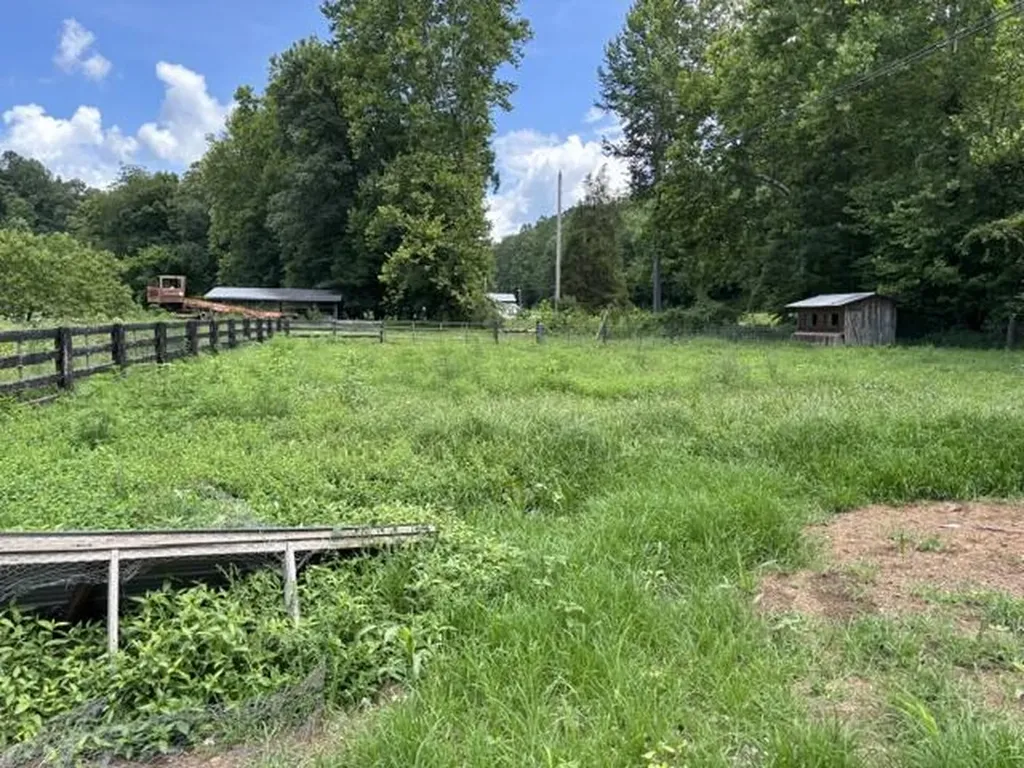 305 Pond Lick Road Annville KY 40402