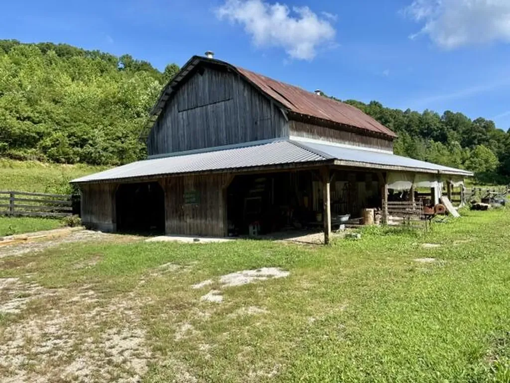 305 Pond Lick Road Annville KY 40402