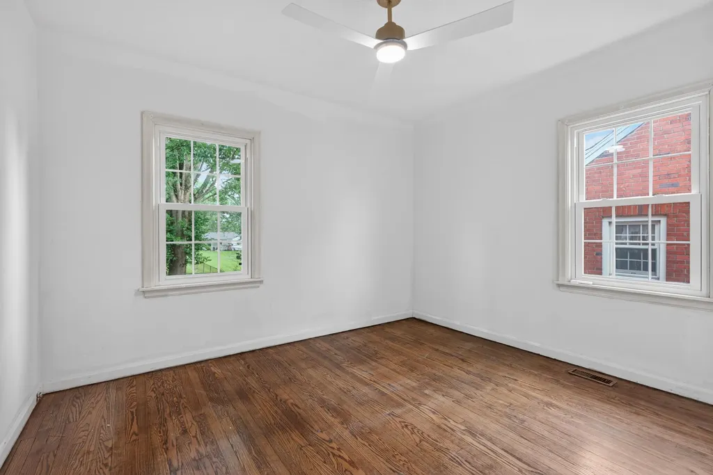 27 W 19th Street Paris KY 40361