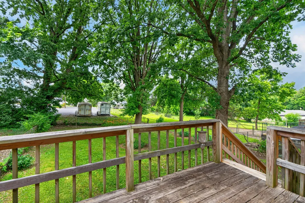 27 W 19th Street Paris KY 40361