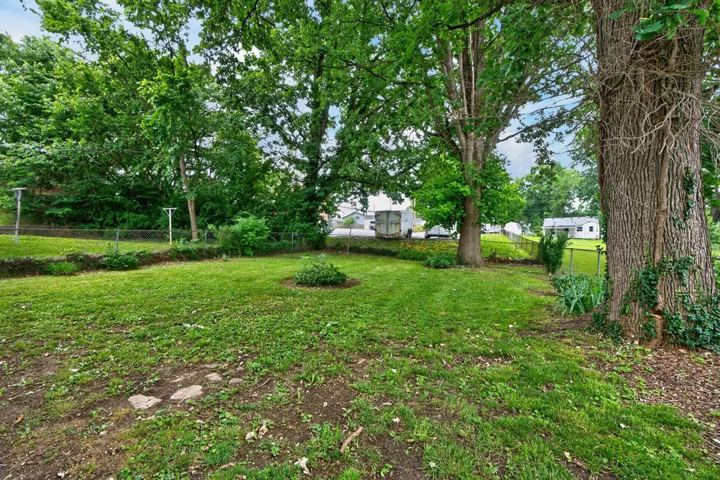 27 W 19th Street Paris KY 40361