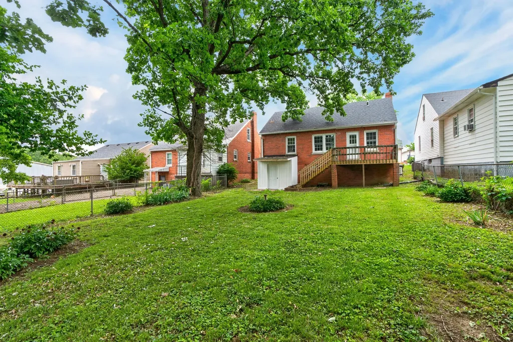 27 W 19th Street Paris KY 40361