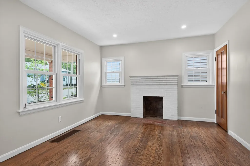 27 W 19th Street Paris KY 40361