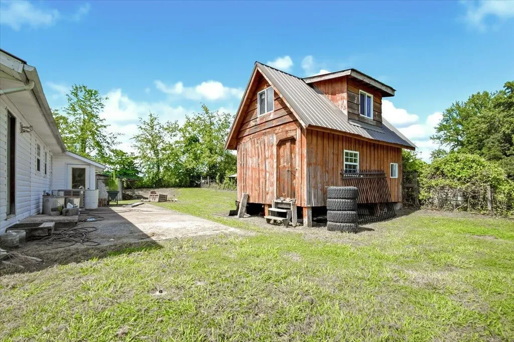 82 Hansen Road Pine Knot KY 42635