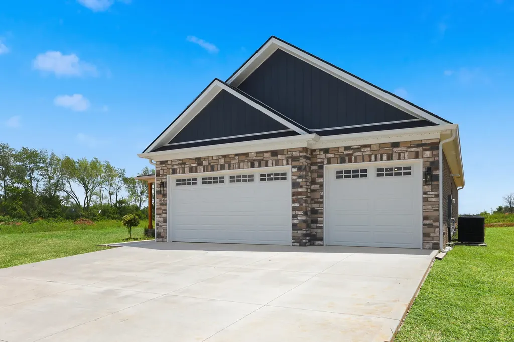 104 Madison Avenue Nicholasville KY 40356
