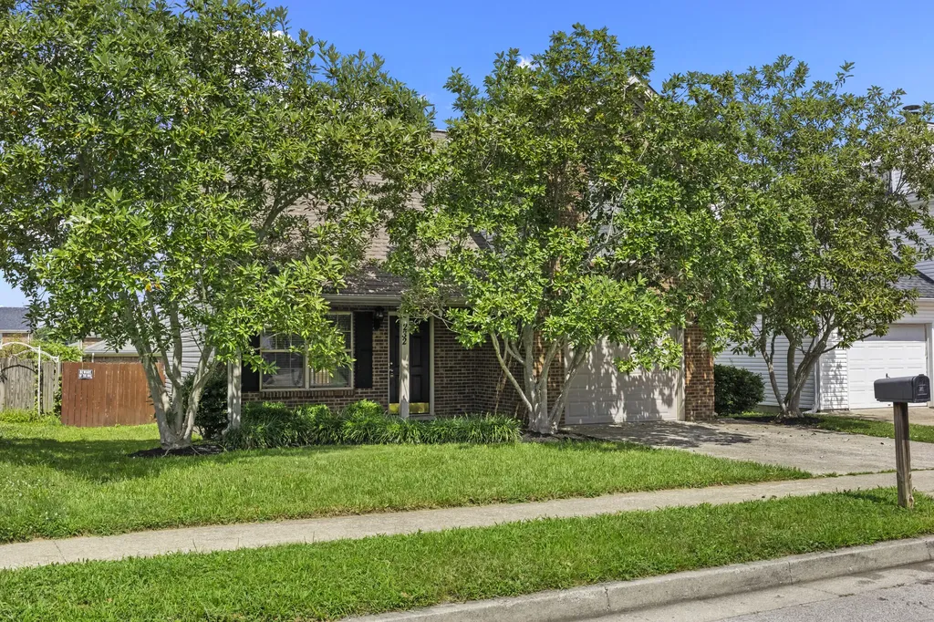 232 Christopher Drive Nicholasville KY 40356