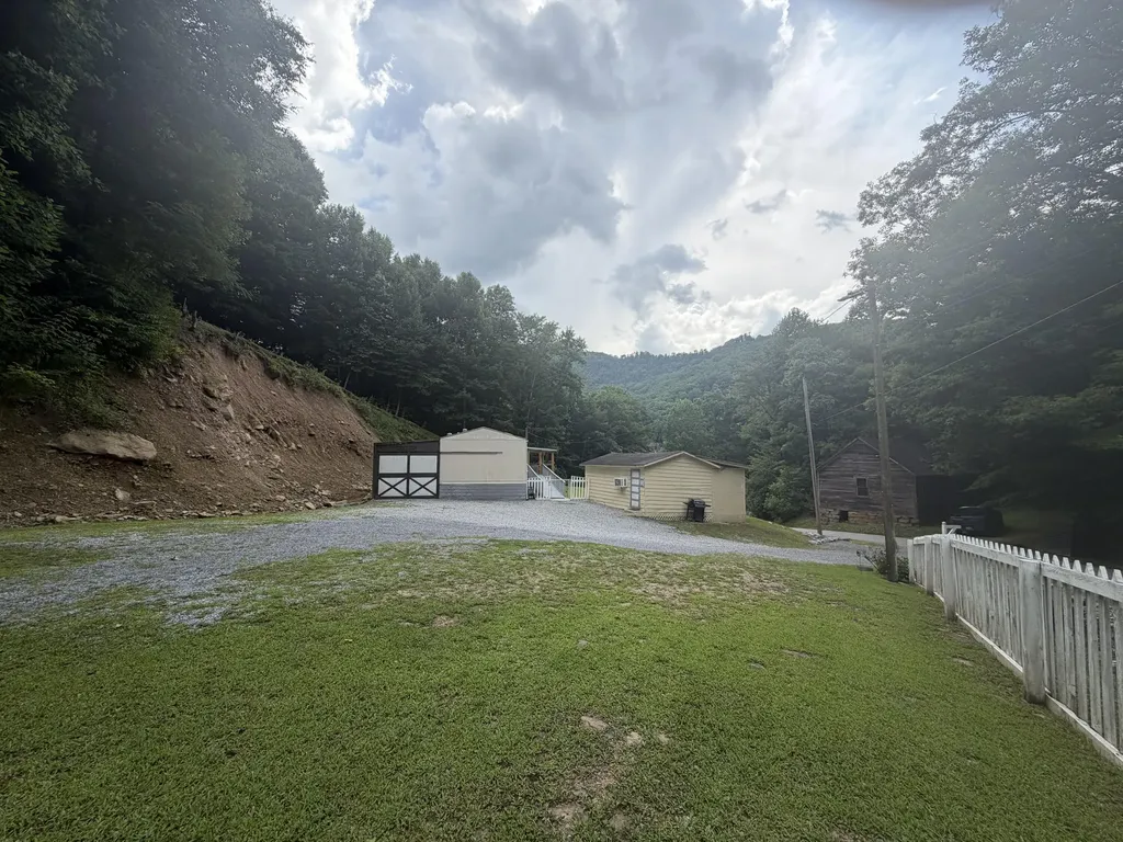 60 Beech Grove Lane Harlan KY 40831