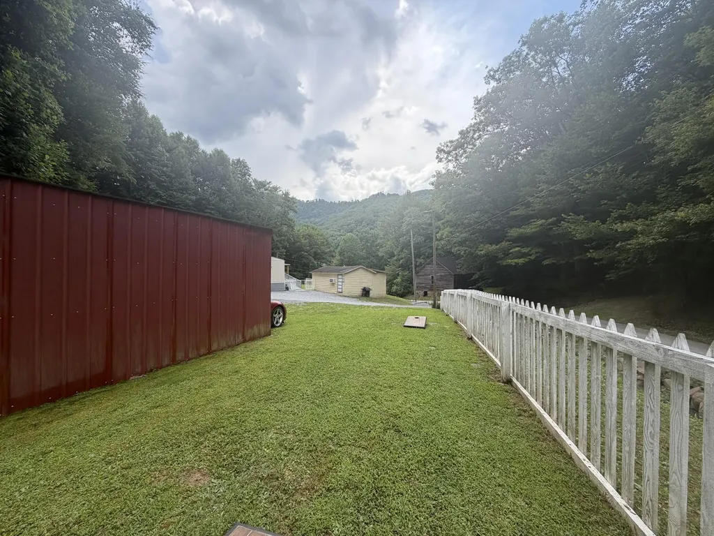60 Beech Grove Lane Harlan KY 40831
