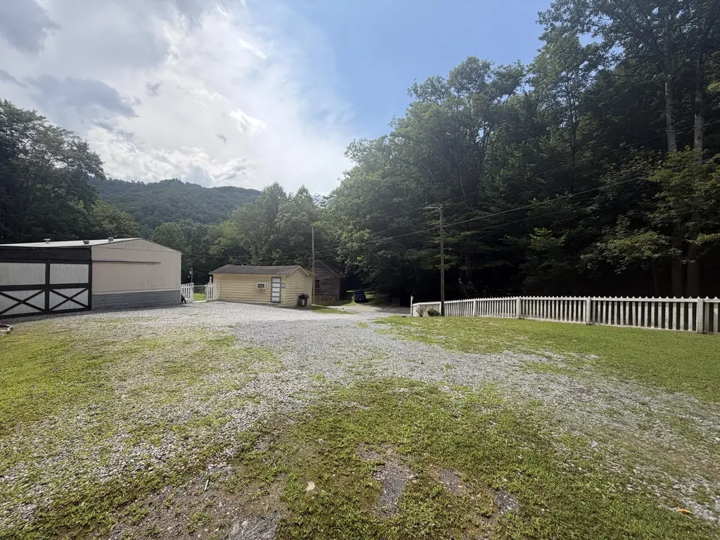 60 Beech Grove Lane Harlan KY 40831