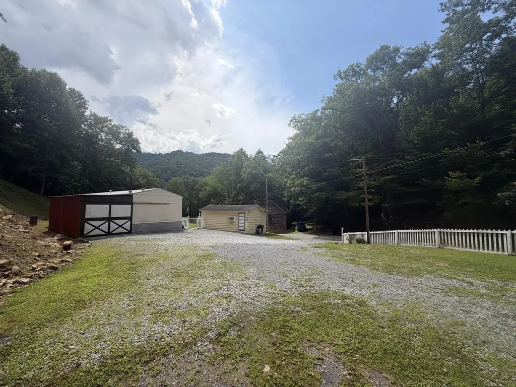 60 Beech Grove Lane Harlan KY 40831