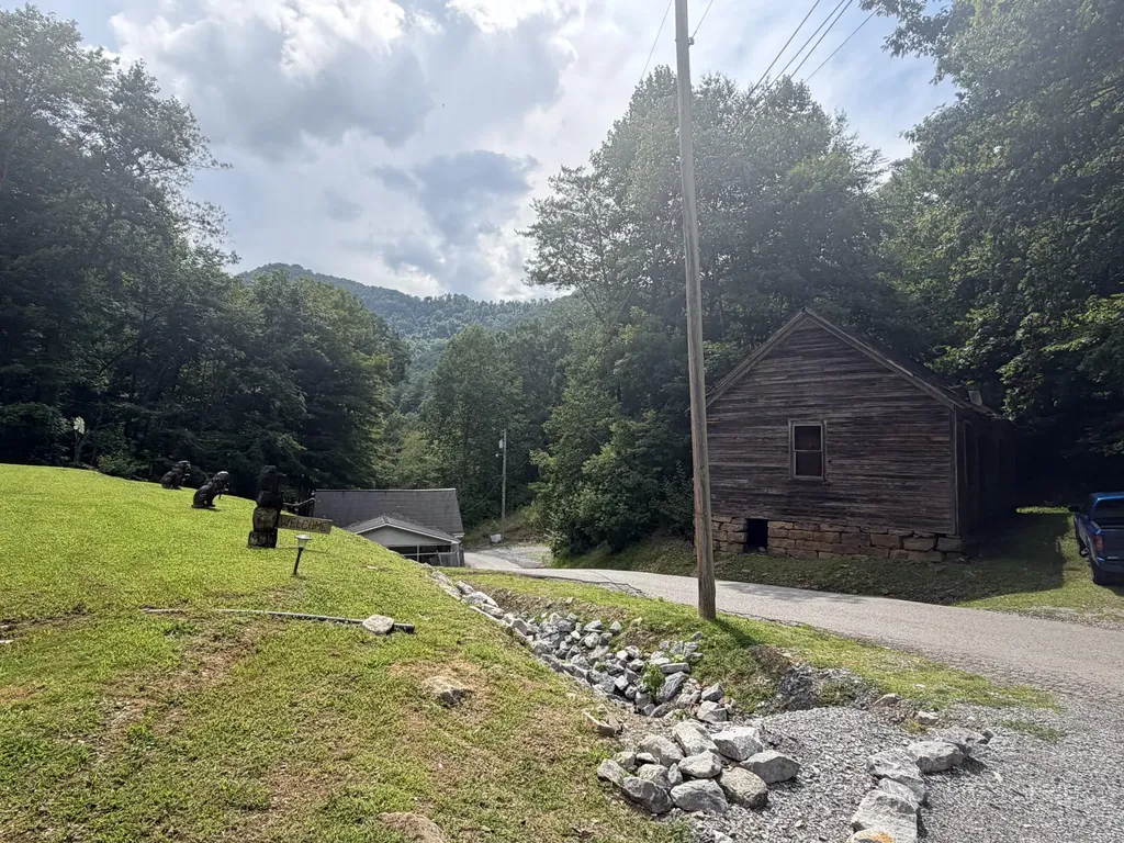 60 Beech Grove Lane Harlan KY 40831