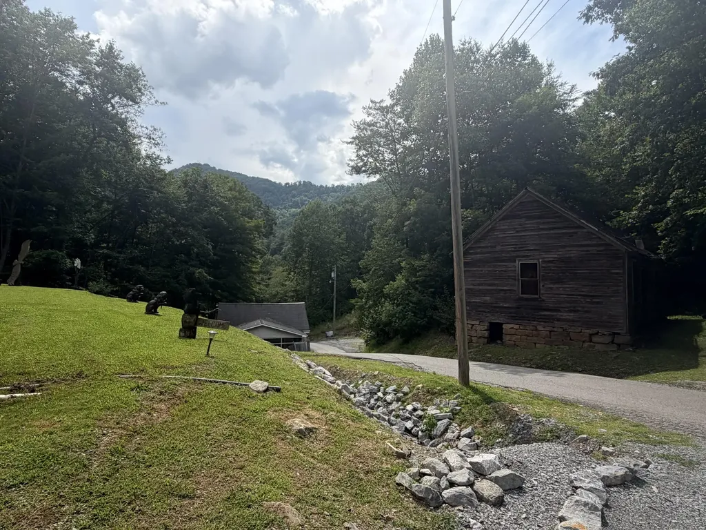 60 Beech Grove Lane Harlan KY 40831